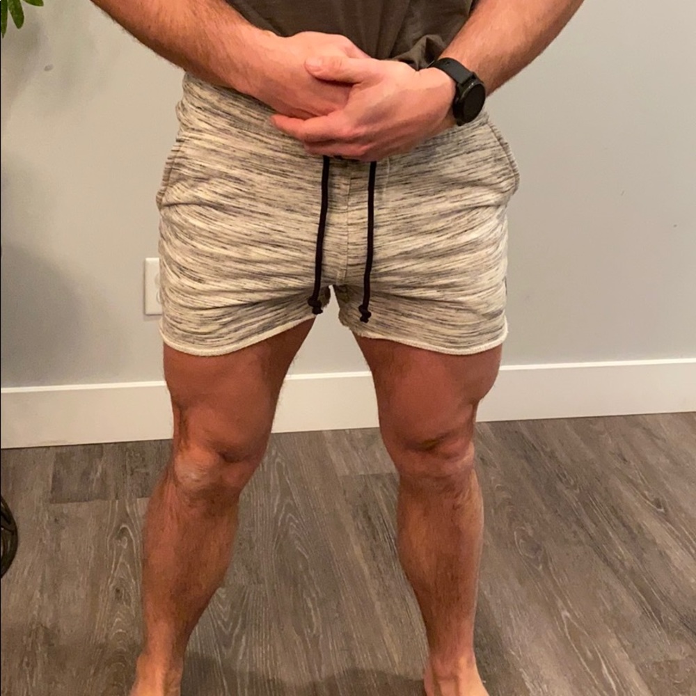YOUNG LA SHORT ATHLETIC GYM SHORTS